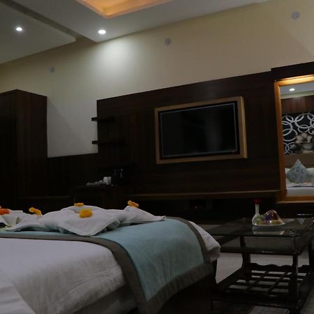Hotel Clarks Inn Express Bharatpur Eksteriør billede
