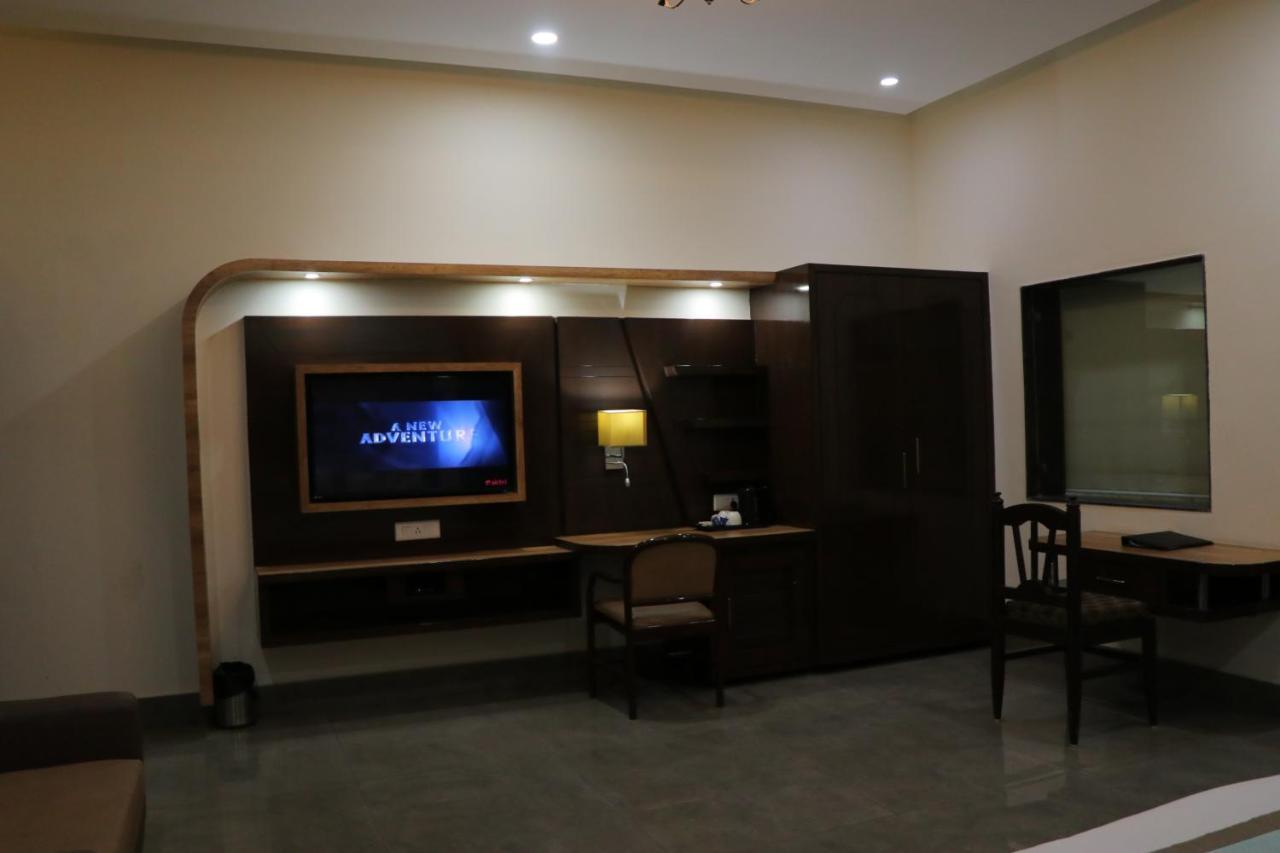Hotel Clarks Inn Express Bharatpur Eksteriør billede