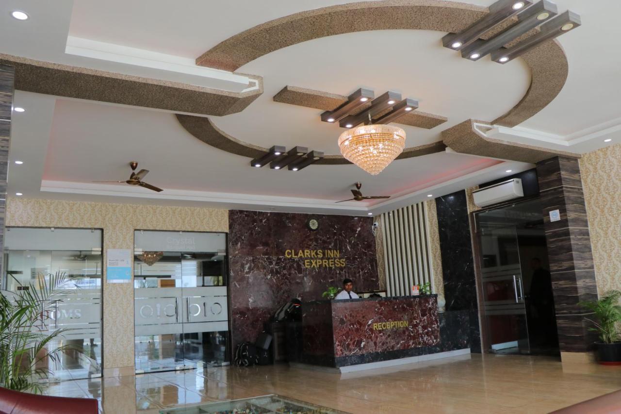 Hotel Clarks Inn Express Bharatpur Eksteriør billede