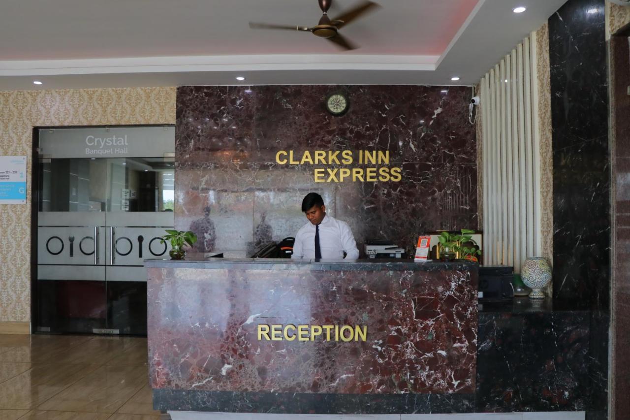 Hotel Clarks Inn Express Bharatpur Eksteriør billede