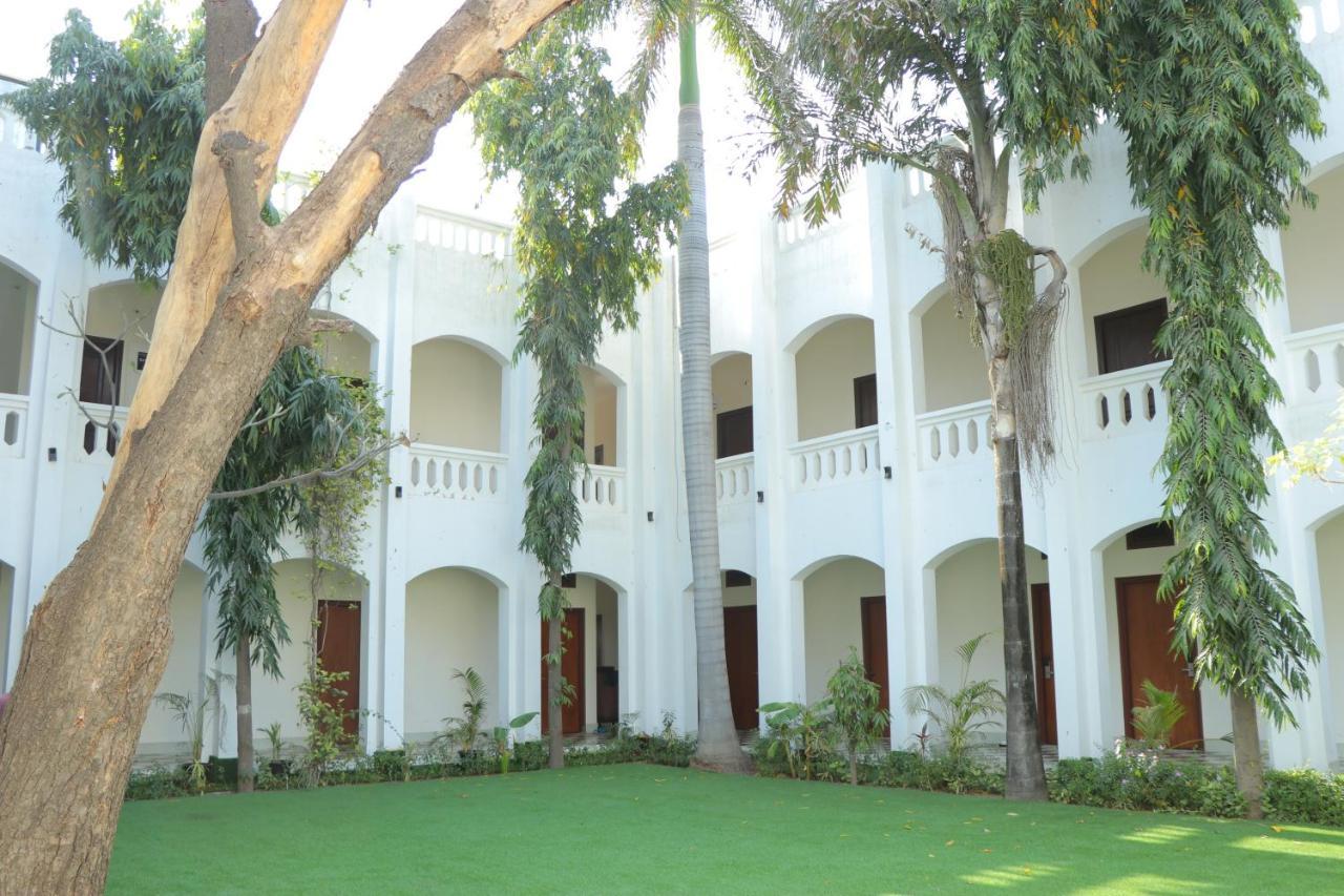 Hotel Clarks Inn Express Bharatpur Eksteriør billede
