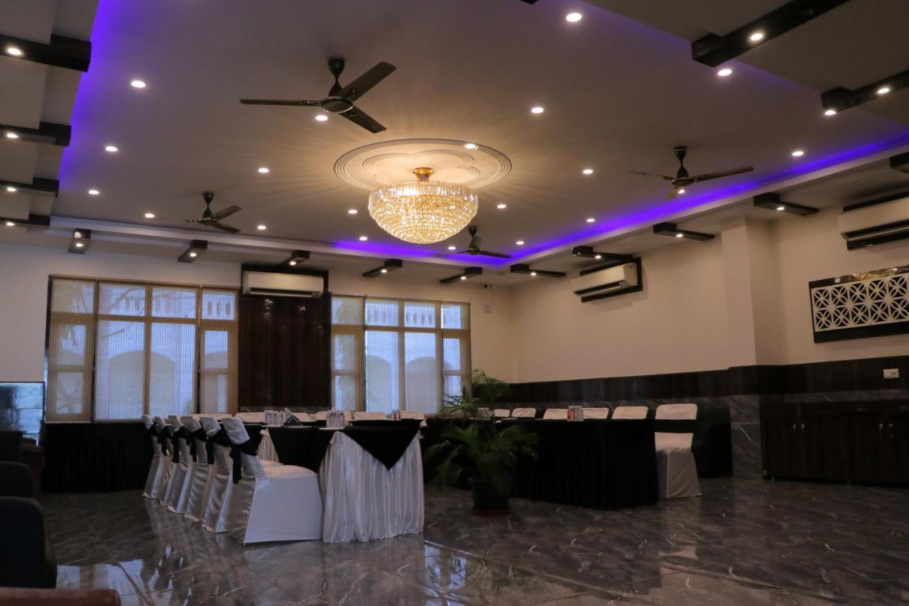 Hotel Clarks Inn Express Bharatpur Eksteriør billede